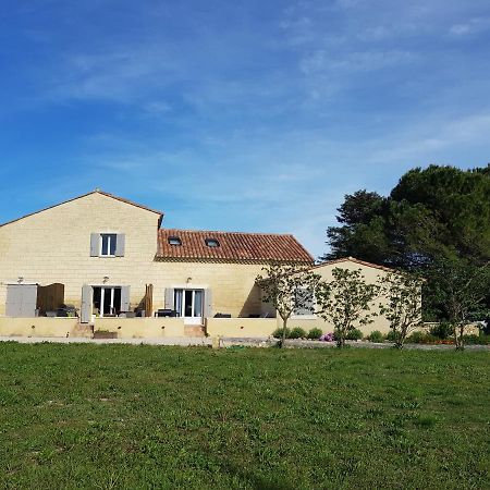 Le Mas Saint Jean Mézoargues 外观 照片