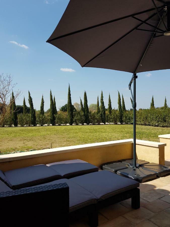 Le Mas Saint Jean Mézoargues 外观 照片