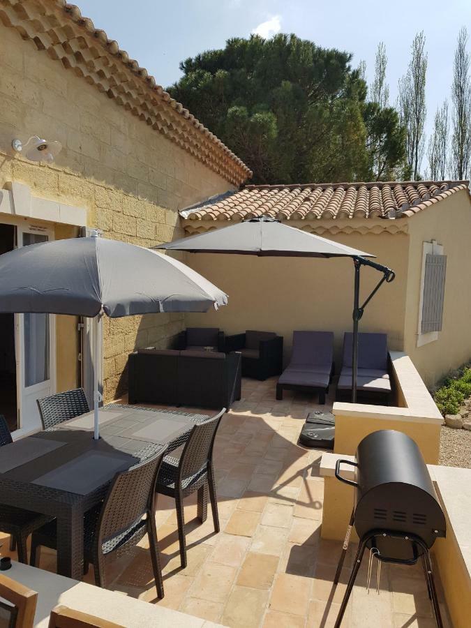 Le Mas Saint Jean Mézoargues 外观 照片
