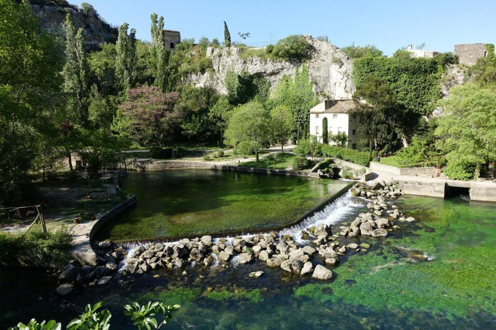 Le Mas Saint Jean Mézoargues 外观 照片